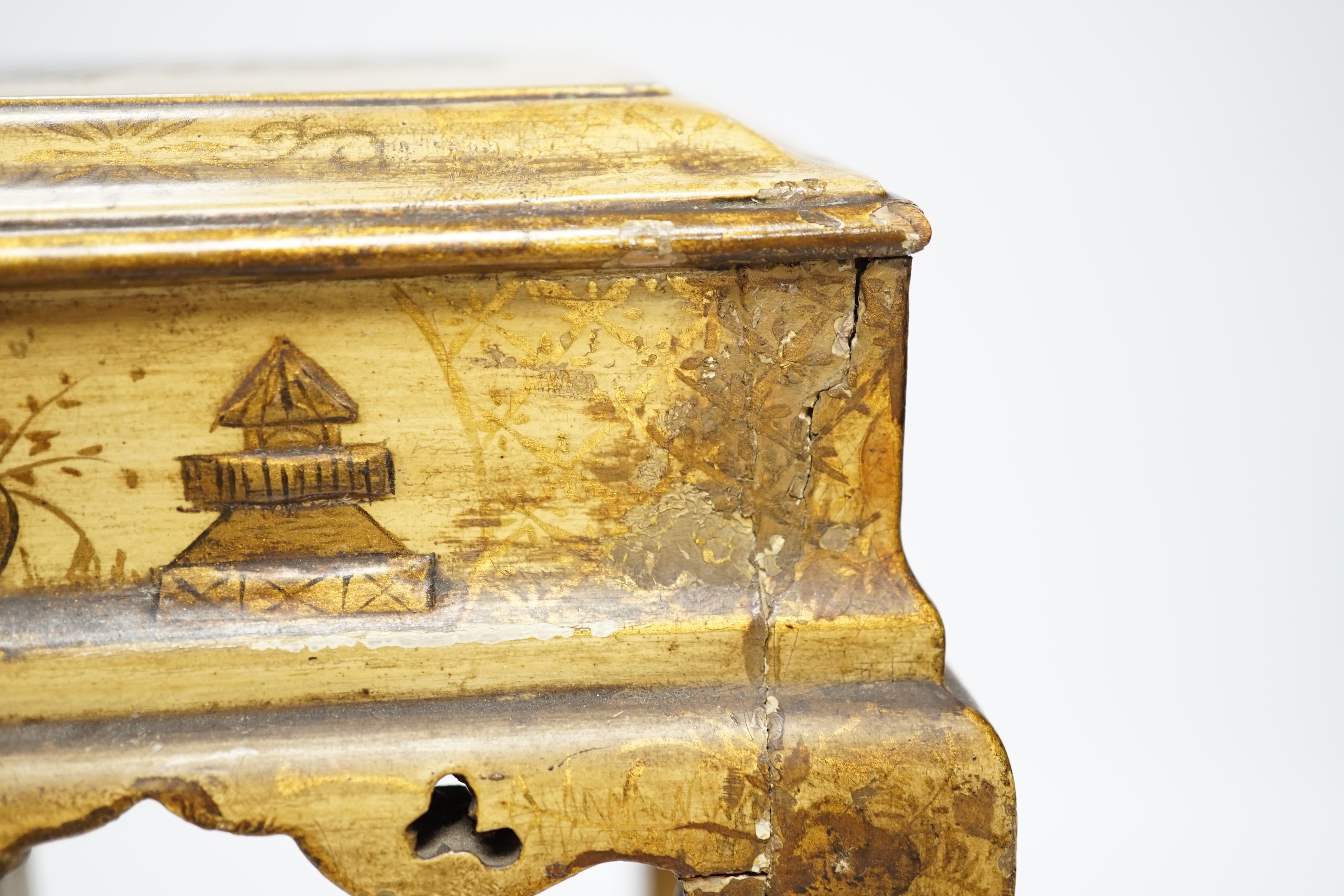 A Chinoiserie japanned stand, 32.5cm high
